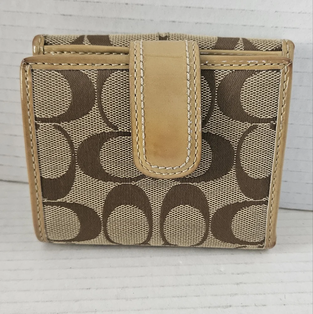 Coach Signature bi‎ fold wallet